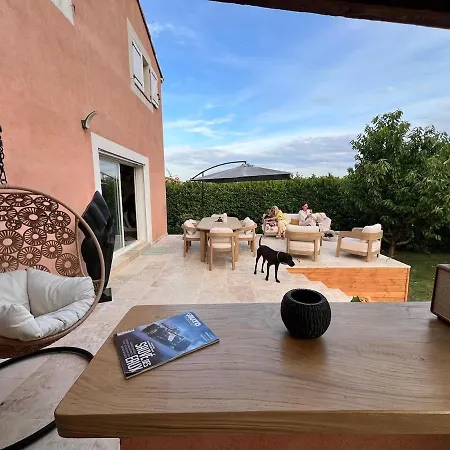 Escapade En Provence Maison Avec Jacuzzi
